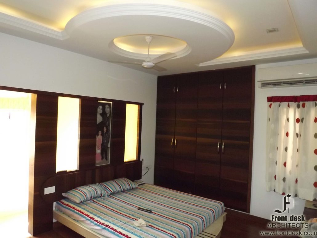 Bed Room, Residence at Bhagirath colony, Jaipur Interior Design By Front Desk Architects